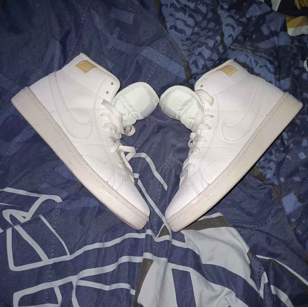 Air Jordan 1 Mid patent 'Triple white